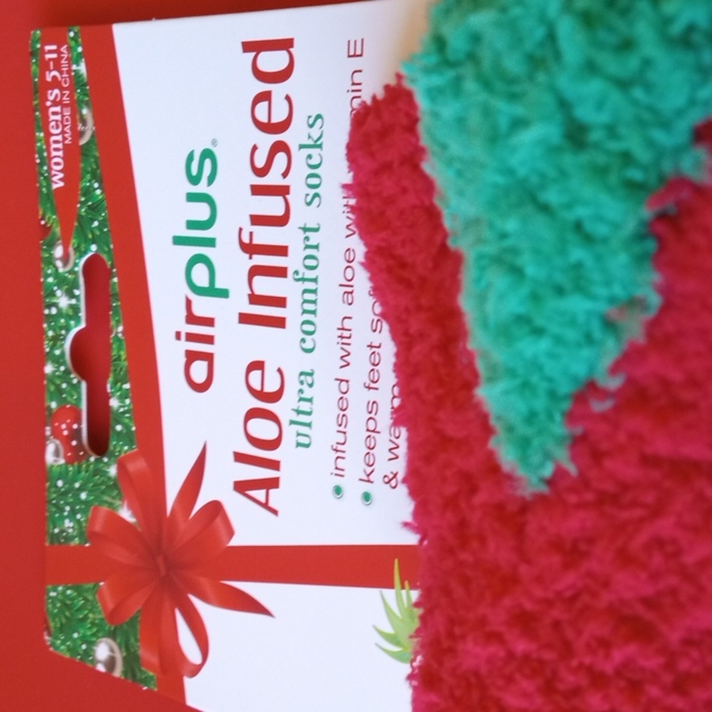 Brand New Aloe With Vit. E Infused Comfort Socks